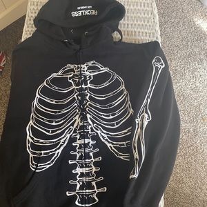 Size L Reckless Bones hoodie